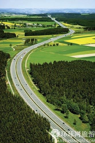 驾车游德国:在不限速的高度公路上狂飙(组图)